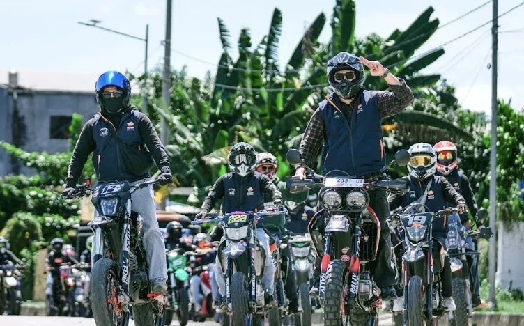 Komunitas Supermoto Makassar Jelajahi Wisata Ikonik Sulawesi Selatan